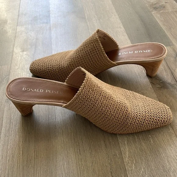 Donald J. Pliner Fenda Beige Tan Elastic Pointed Heel Mules - Picture 11 of 13